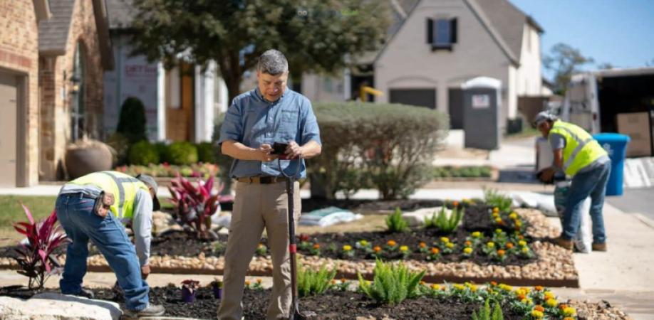 How Local Landscapers Can Attract New Customers Online 